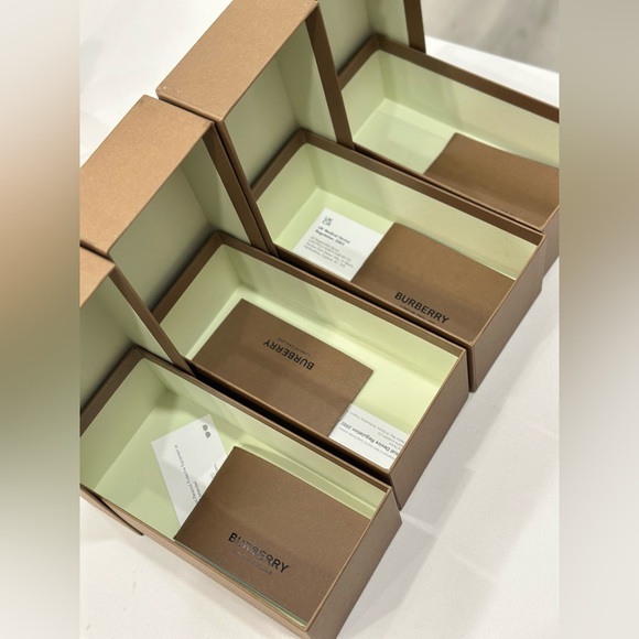 Burberry Sunglass Box Set - Picture 5 of 5